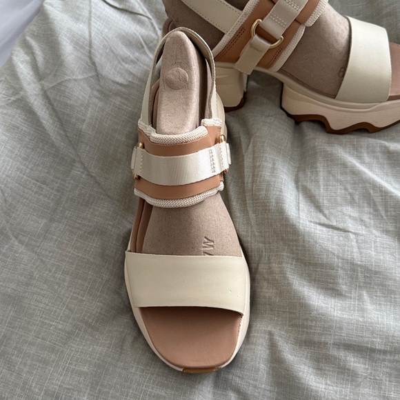Sorel Stylish Cream and Tan Women's Sandals 7.5 Platform NEW - Picture 5 of 5